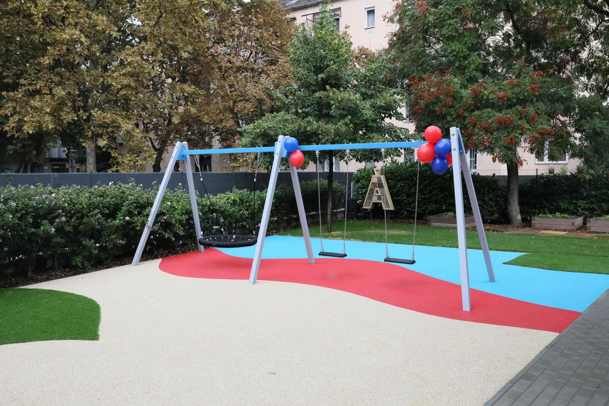 Minimanó bölcsőde udvara