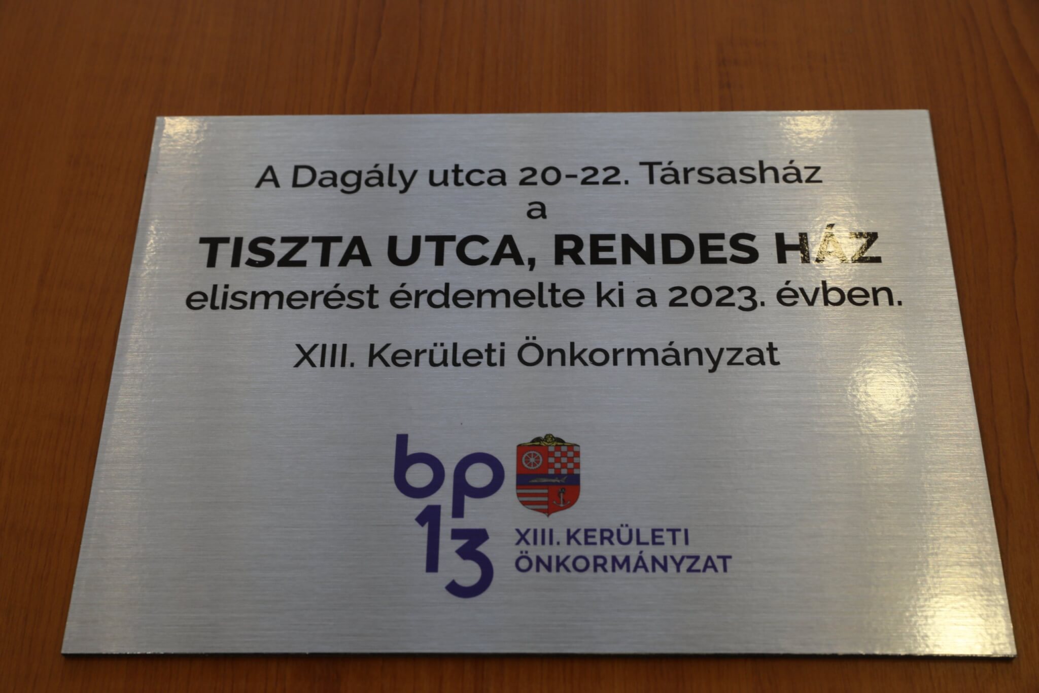 Tiszta utca rendes ház tábla