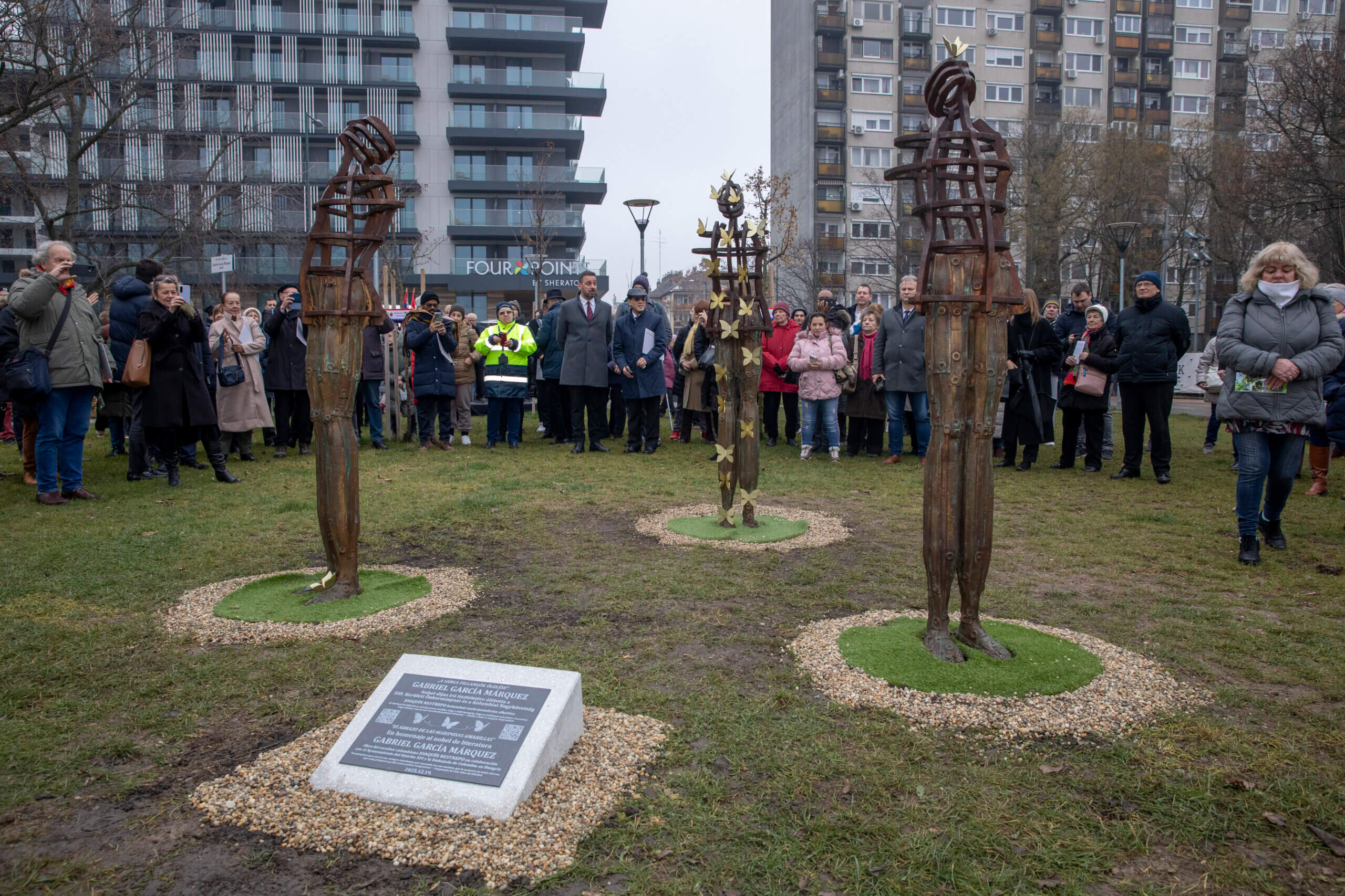 Sárga lepkék a Márquez parkban kiemelt képe