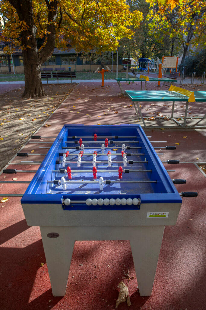 Csocsóasztal az Országbíró sportudvarban