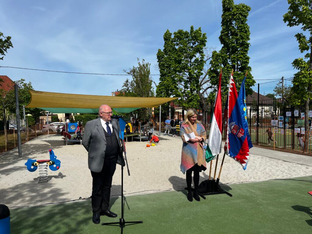 Baba téri játszótér átadása